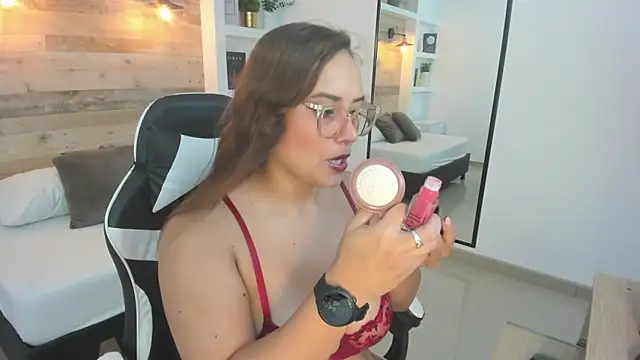 zoe danae  online show from February 18, 12:23 pm