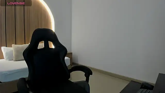 zoe danae  online show from March 27, 12:27 pm