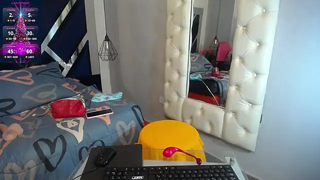 maissa-luvv online show from December 13, 9:52 pm