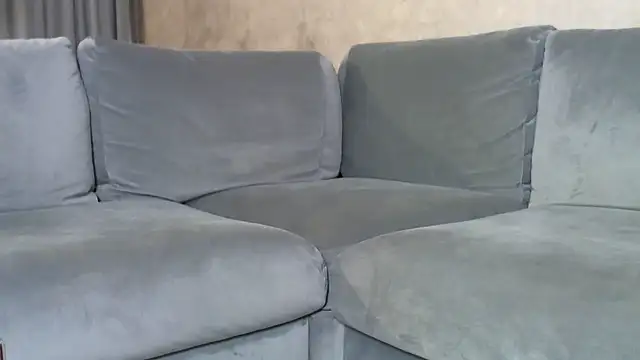 Snapshot of LuanaDess chatting on December 20, 12:29 am LuanaDess online show from December 20, 12:29 am