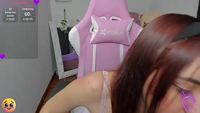 Snapshot of karla_cute01 chatting on February 25, 6:42 pm karla cute01 online show from February 25, 6:42 pm