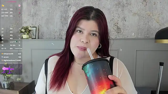 Snapshot of Scarlett_grey1 chatting on December 9, 4:01 am Scarlett grey1 online show from December 9, 4:01 am