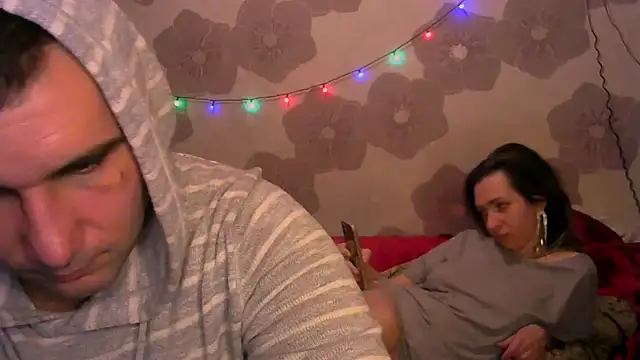 Snapshot of John_Daenerys chatting on December 21, 7:32 pm John Daenerys online show from December 21, 7:32 pm