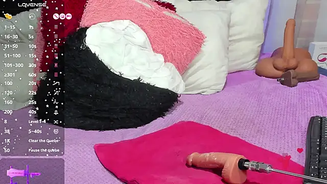 Hanna horny  online show from March 10, 11:49 pm