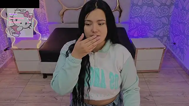 Snapshot of Mellani_tay chatting on November 6, 3:18 am Mellani tay online show from November 6, 3:18 am