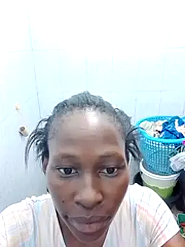 Snapshot of LOVELY-2BERRY chatting on June 7, 9:57 am LOVELY-2BERRY online show from June 7, 9:57 am