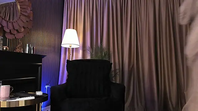 Snapshot of LovingBlondie chatting on June 21, 3:09 am LovingBlondie online show from June 21, 3:09 am