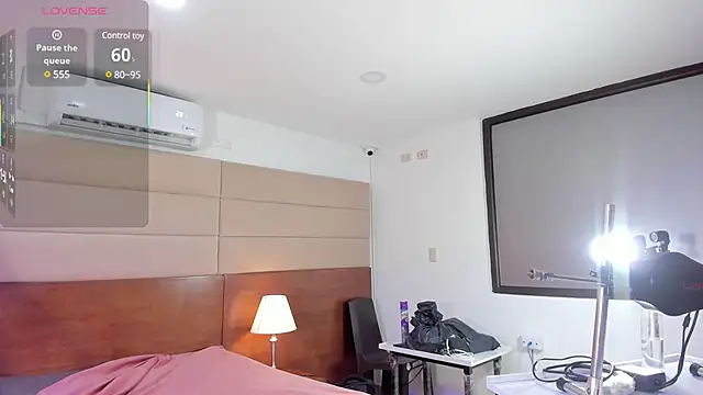Snapshot of cassie_ibarra chatting on March 15, 2:35 am cassie ibarra online show from March 15, 2:35 am