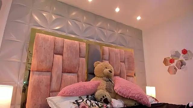 Snapshot of Charlotte_Ice1 chatting on June 5, 12:22 pm Charlotte Ice1 online show from June 5, 12:22 pm