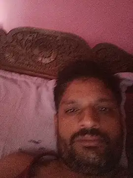 Snapshot of Desi_Couple32 chatting on June 15, 7:32 am Desi Couple32 online show from June 15, 7:32 am