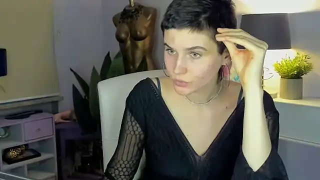 Snapshot of sarah_perfect chatting on October 28, 3:25 pm sarah perfect online show from October 28, 3:25 pm