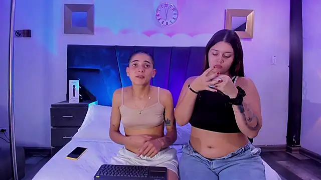 AndreaAndKarina online show from December 19, 5:18 am