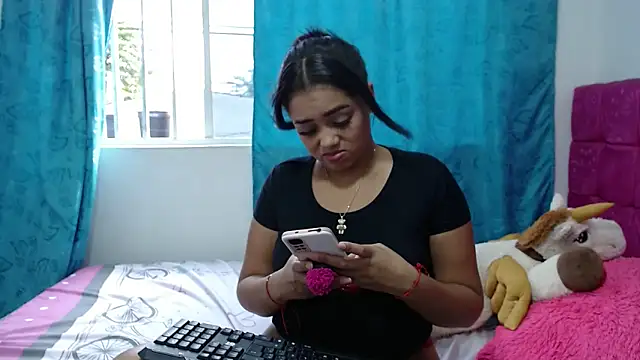 Snapshot of kiara_milf_ chatting on January 10, 9:42 pm kiara milf  online show from January 10, 9:42 pm