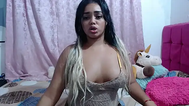 Snapshot of kiara_milf_ chatting on March 21, 1:24 am kiara milf  online show from March 21, 1:24 am