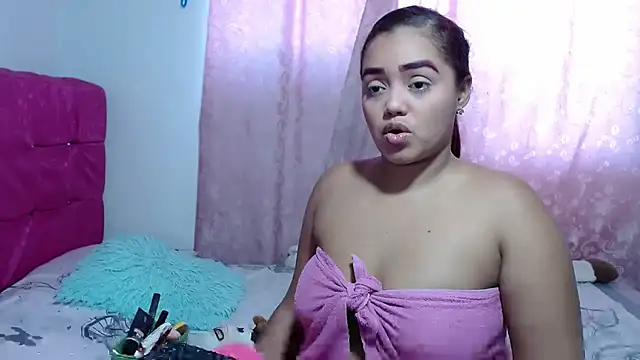 Snapshot of kiara_milf_ chatting on September 25, 7:50 pm kiara milf  online show from September 25, 7:50 pm