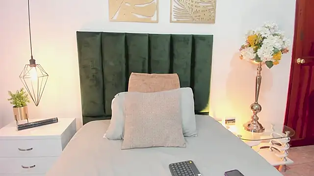 Snapshot of AlissaNix chatting on January 22, 12:38 am AlissaNix online show from January 22, 12:38 am