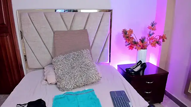 Snapshot of AlissaNix chatting on November 14, 12:20 am AlissaNix online show from November 14, 12:20 am