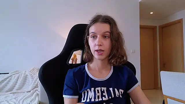 VanessaBayer2 online show from December 29, 4:48 am