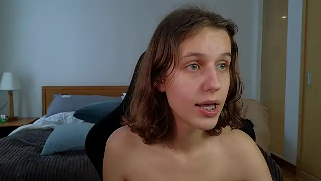 VanessaBayer2 online show from March 16, 3:58 am