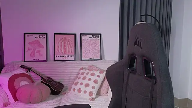 VanessaBayer2 online show from October 28, 2:15 am