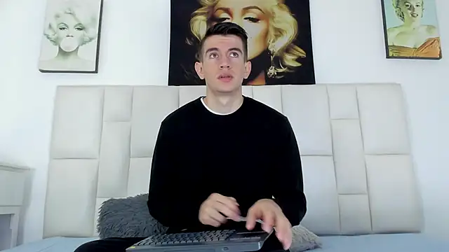 MikaelSlow online show from February 17, 10:58 pm