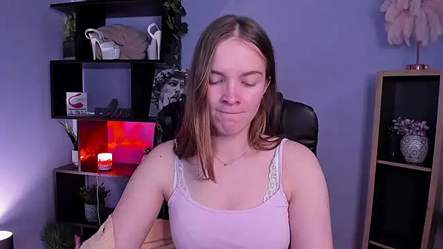 Snapshot of kenzie_x chatting on December 9, 11:04 am kenzie x online show from December 9, 11:04 am