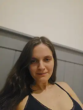 Snapshot of EllieDay chatting on May 1, 9:41 pm EllieDay online show from May 1, 9:41 pm