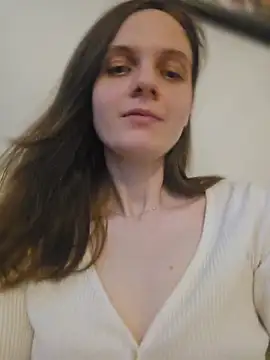 Snapshot of EllieDay chatting on May 5, 7:22 pm EllieDay online show from May 5, 7:22 pm