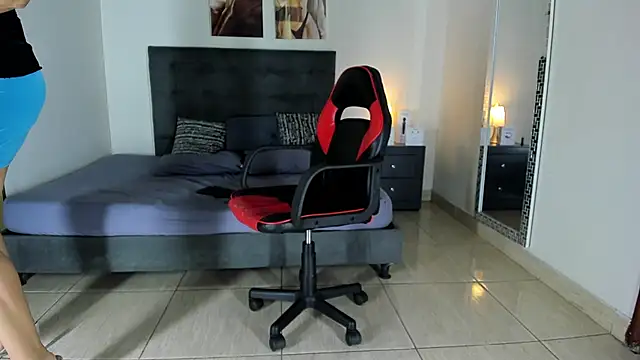 Snapshot of MarilynDavies chatting on January 23, 1:51 am MarilynDavies online show from January 23, 1:51 am