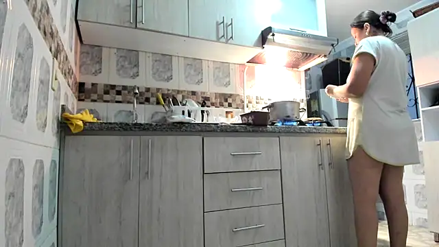 MarilynDavies online show from November 29, 2:09 pm