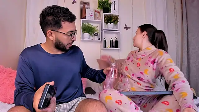 Idara and Edahi01 online show from March 22, 2:27 am