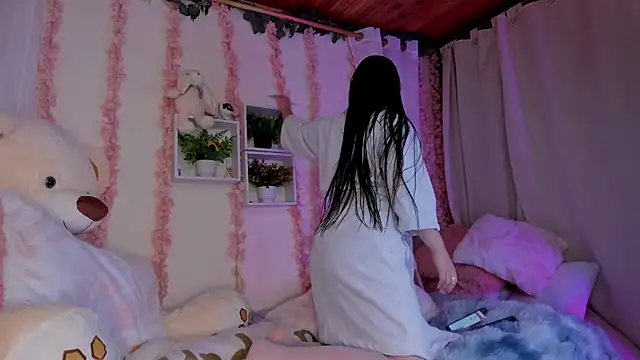 Idara and Edahi01 online show from October 5, 2:48 pm