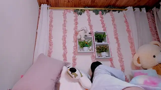 Idara and Edahi01 online show from October 8, 8:50 pm