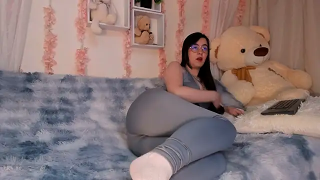 Idara and Edahi01 online show from April 21, 1:42 am