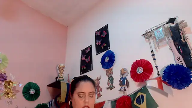 Snapshot of nicollejordan1 chatting on June 19, 2:32 pm nicollejordan1 online show from June 19, 2:32 pm