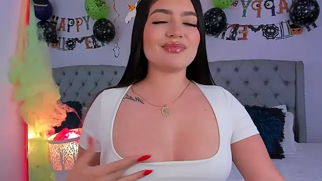 Mariana Baez online show from October 31, 9:05 pm