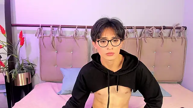Snapshot of cherryy_boy chatting on May 20, 9:32 pm cherryy boy online show from May 20, 9:32 pm