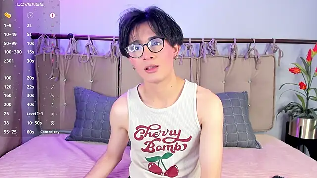 Snapshot of cherryy_boy chatting on July 18, 8:45 pm cherryy boy online show from July 18, 8:45 pm