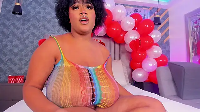 Snapshot of NiiaMoore chatting on February 15, 8:22 pm NiiaMoore online show from February 15, 8:22 pm