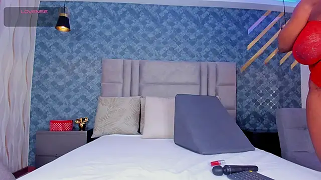 Snapshot of NiiaMoore chatting on March 11, 8:20 pm NiiaMoore online show from March 11, 8:20 pm