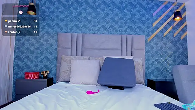 Snapshot of NiiaMoore chatting on March 13, 1:10 am NiiaMoore online show from March 13, 1:10 am