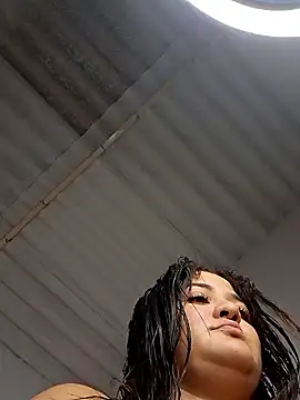 Liancy online show from February 28, 9:01 pm