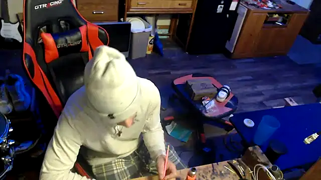 tongueispowerr6d9 online show from April 21, 6:41 am