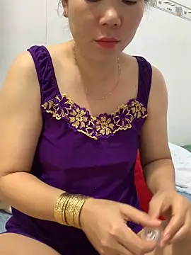 Snapshot of Baby-bigtits chatting on March 6, 12:10 am Baby-bigtits online show from March 6, 12:10 am