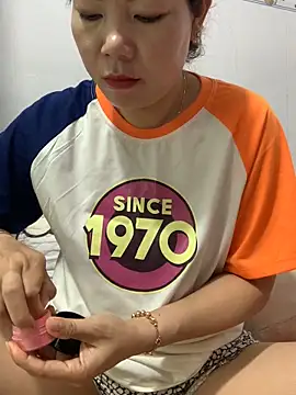 Baby-bigtits online show from November 6, 11:59 pm