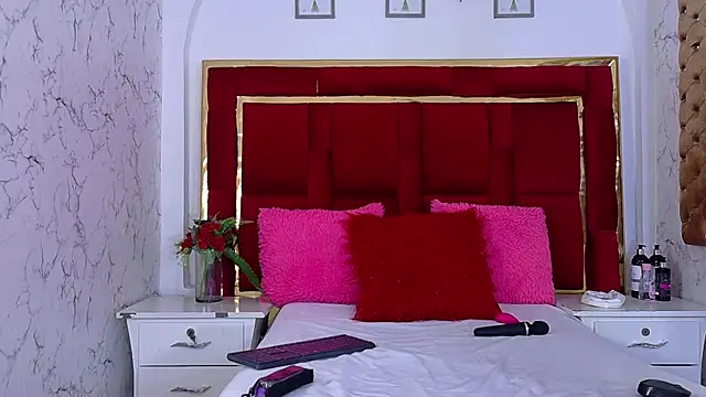 CoralHarrinson online show from April 16, 8:20 pm