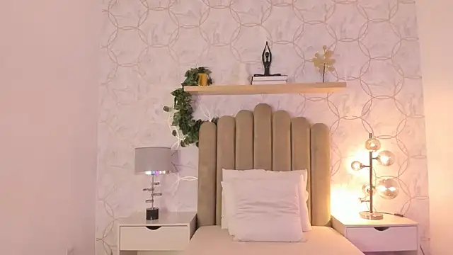 Snapshot of Roma__love chatting on December 10, 12:49 pm Roma  love online show from December 10, 12:49 pm