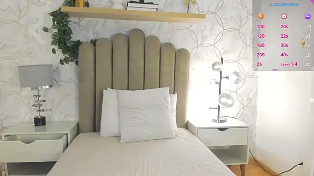 Snapshot of Roma__love chatting on December 16, 12:06 pm Roma  love online show from December 16, 12:06 pm