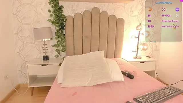 Snapshot of Roma__love chatting on February 23, 2:35 pm Roma  love online show from February 23, 2:35 pm