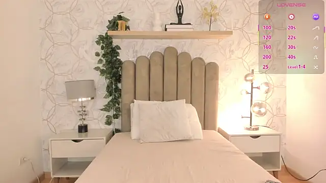 Snapshot of Roma__love chatting on February 25, 11:30 am Roma  love online show from February 25, 11:30 am